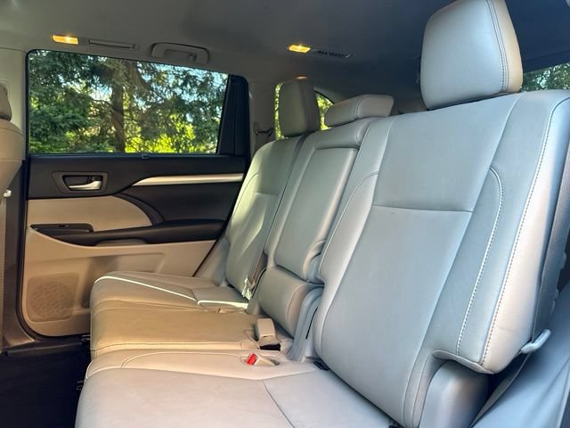 Used 2018 Toyota Highlander XLE AWD/4WD image 17