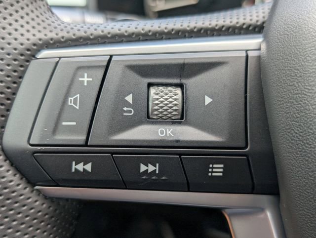 Used 2025 Mitsubishi Outlander SE image 16