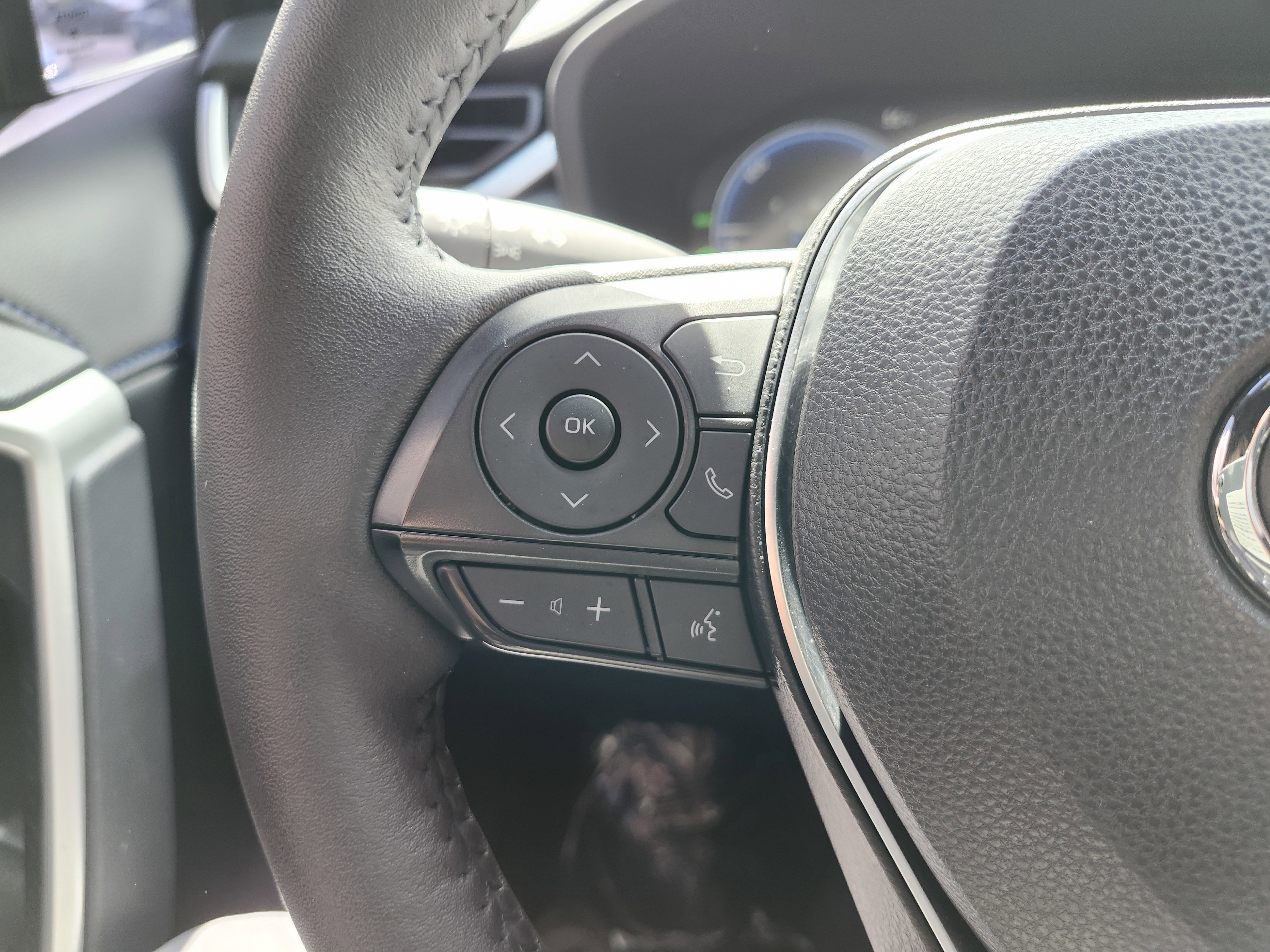 Used 2024 Toyota RAV4 XSE w/ Advanced Technology Package image 38