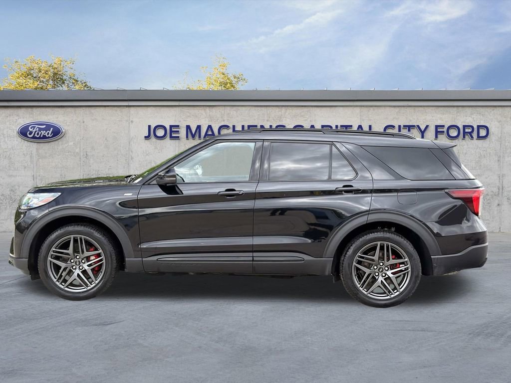 Used 2025 Ford Explorer ST-Line w/ Premium Package image 9