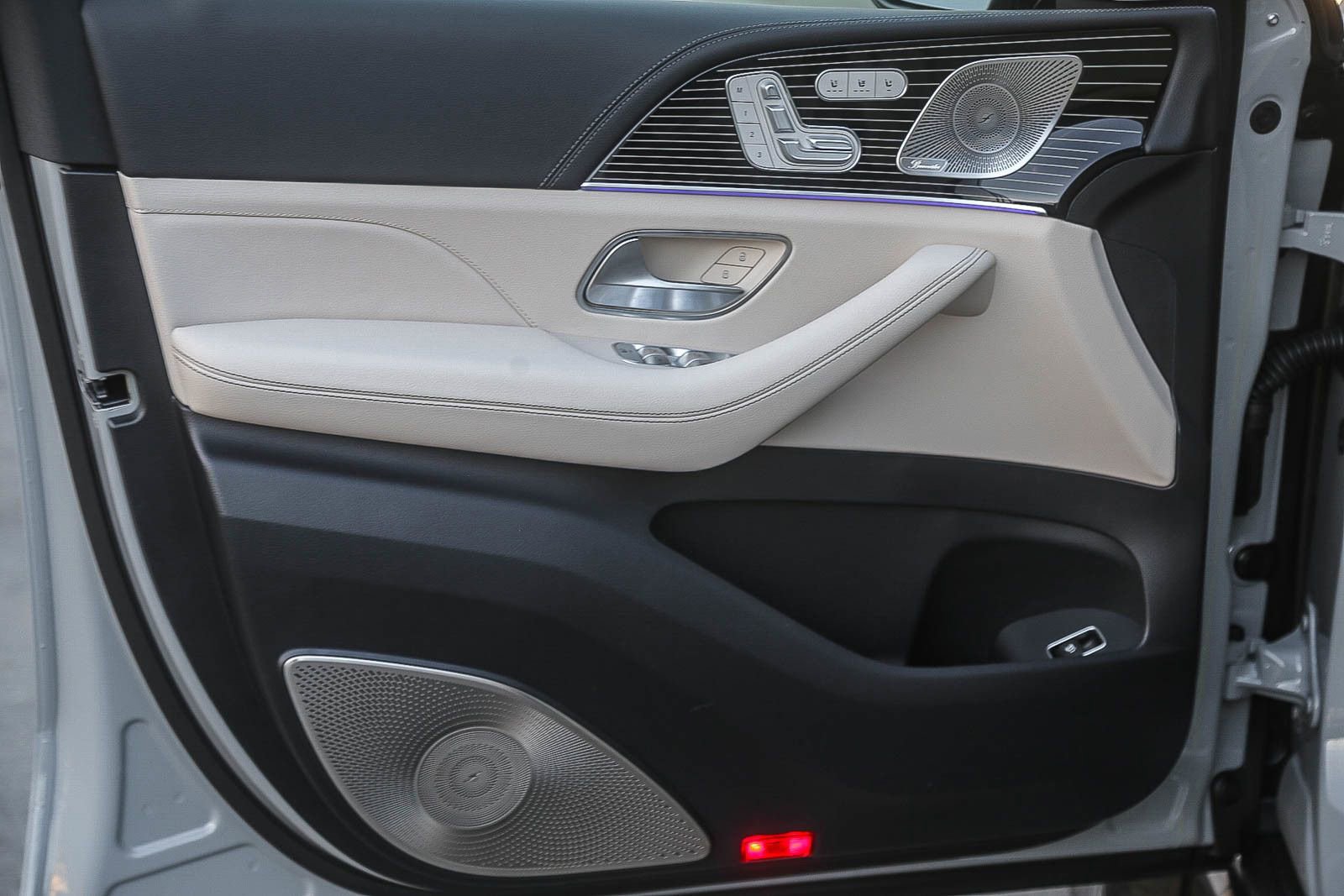 New 2026 Mercedes-Benz GLS 580 4MATIC image 19