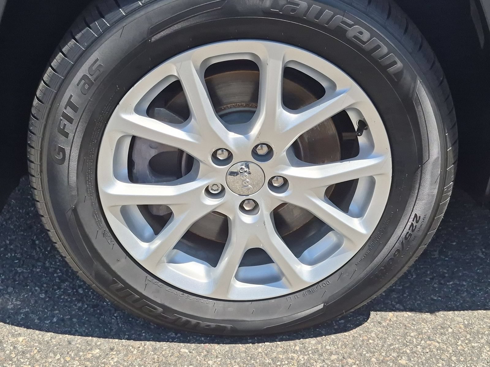 Used 2016 Jeep Cherokee Latitude w/ Comfort/Convenience Group FWD image 12