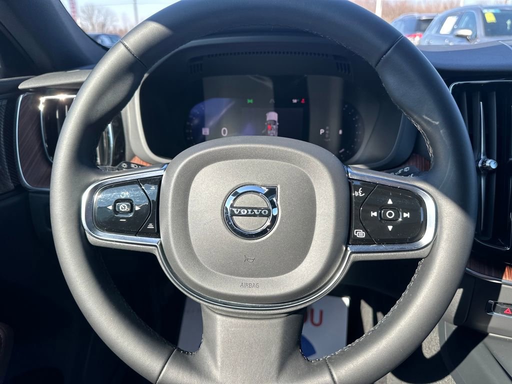 Used 2024 Volvo XC60 B5 Plus w/ Protection Package Premier image 19