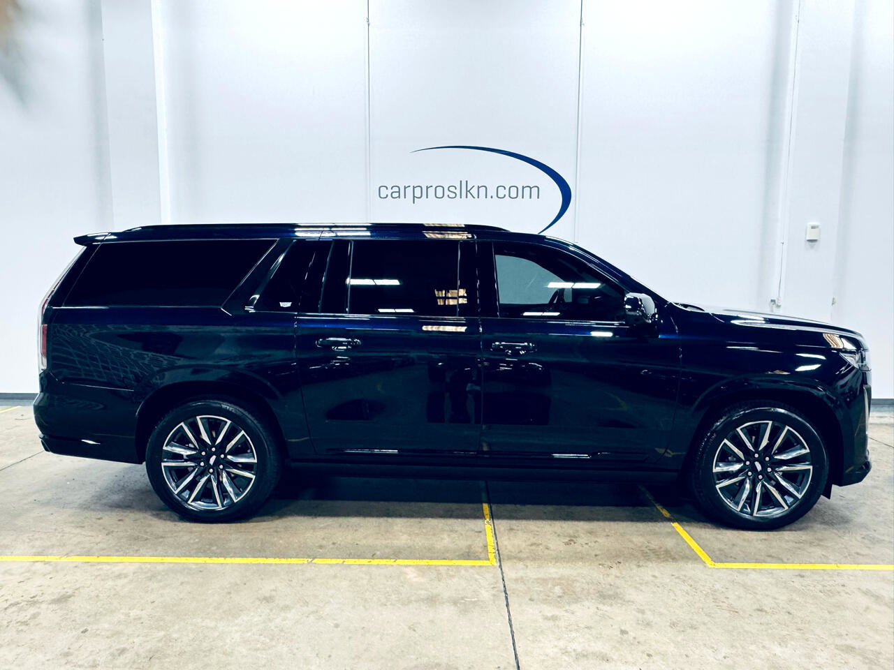 Used 2024 Cadillac Escalade ESV Sport Platinum image 8