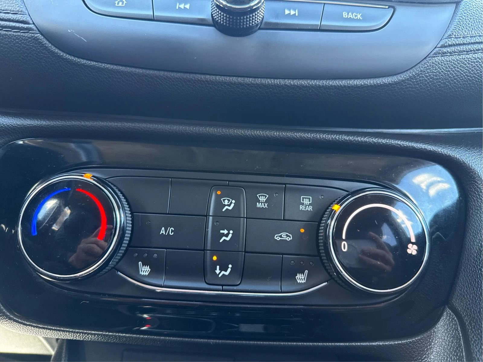 Used 2020 Buick Encore GX Preferred w/ Cold Weather Comfort Package AWD/4WD image 40