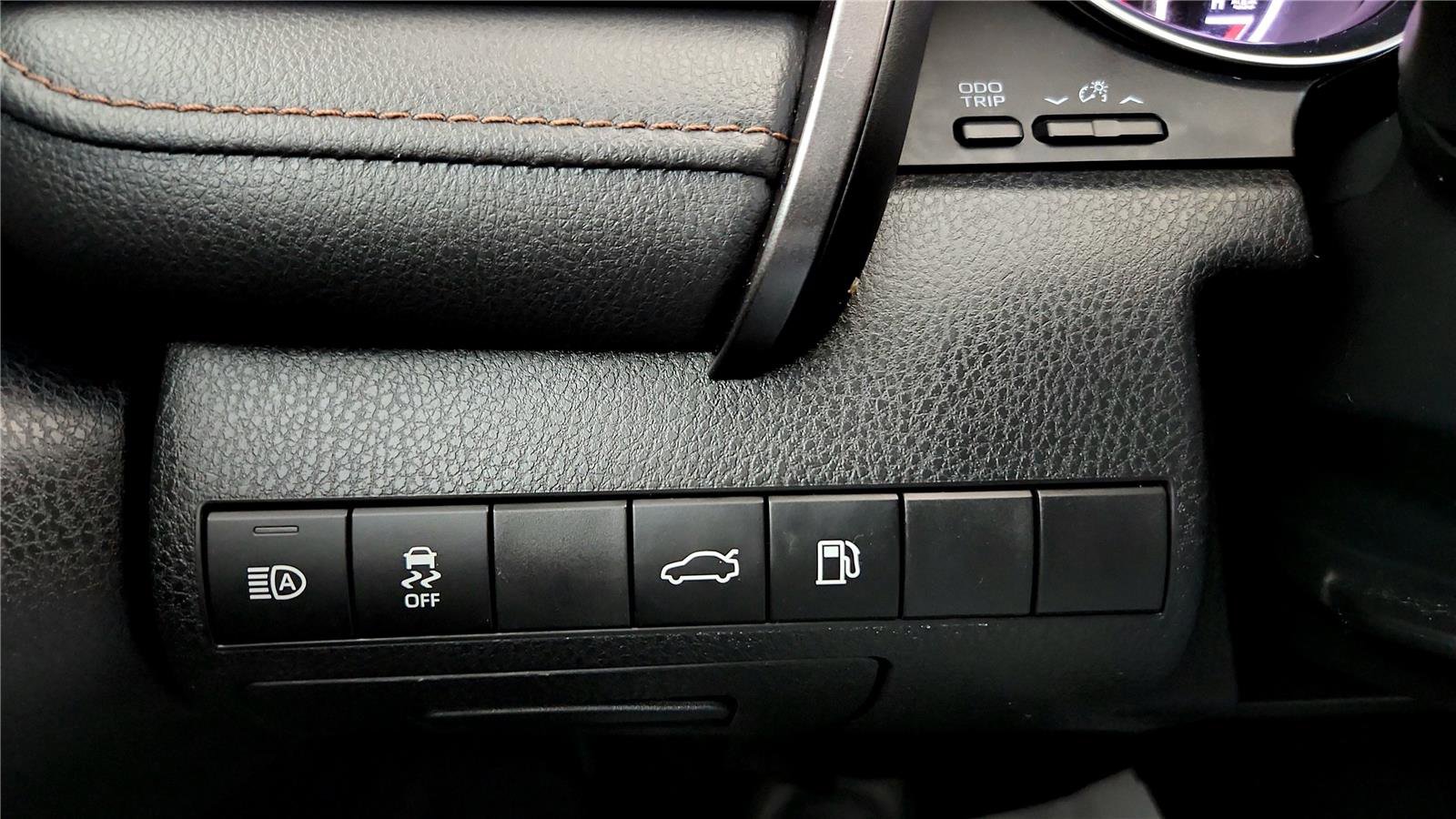 Certified 2018 Toyota Camry LE w/ Convenience Package image 27