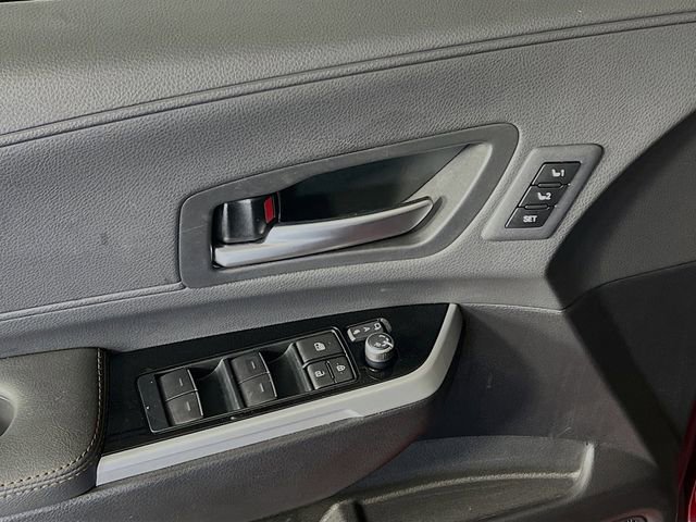Used 2025 Toyota Sienna Platinum image 11