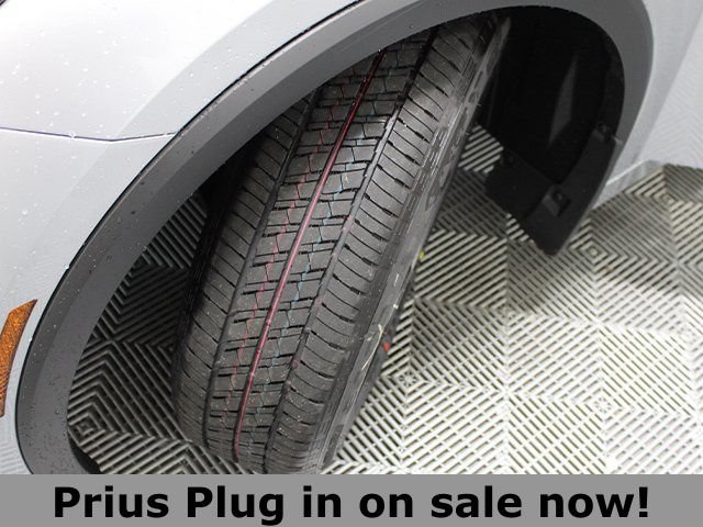New 2026 Toyota Prius Plug-In Hybrid FWD image 10