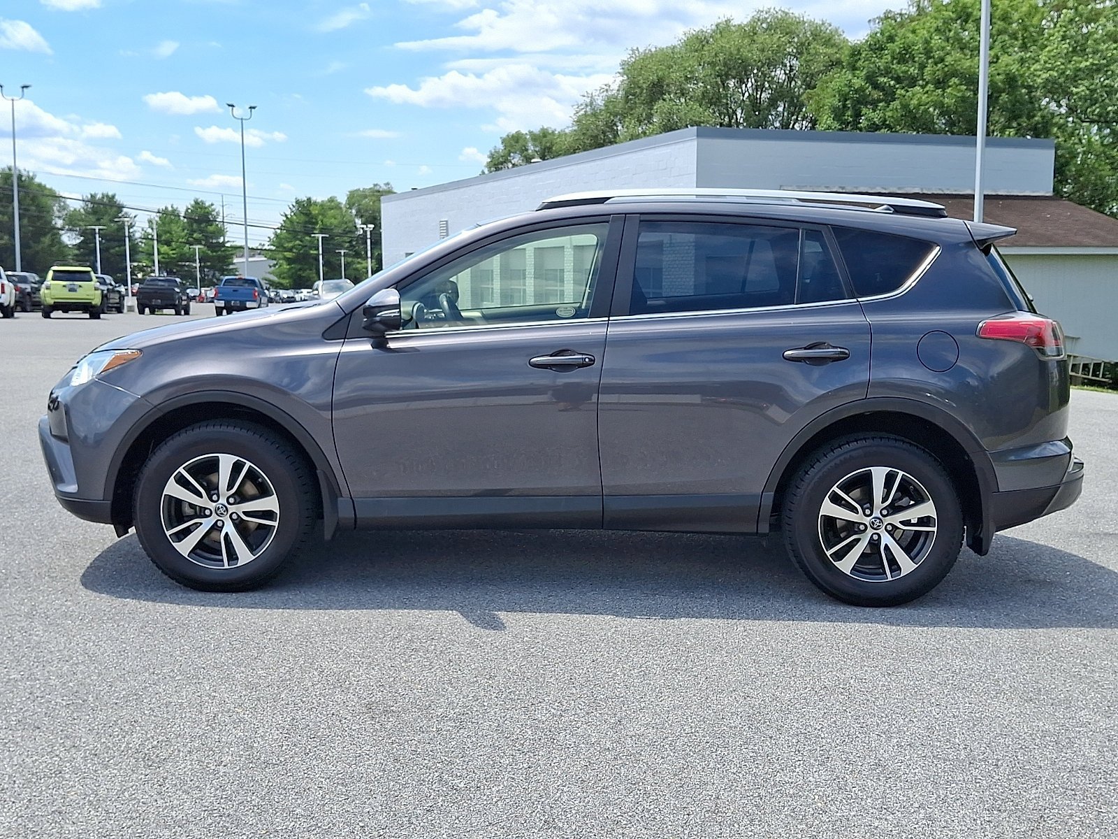 Used 2017 Toyota RAV4 XLE w/ All Weather Liner Package AWD/4WD image 4