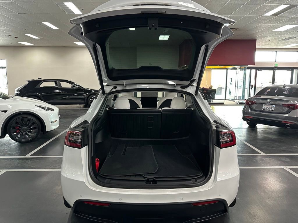 Used 2021 Tesla Model Y Long Range image 24