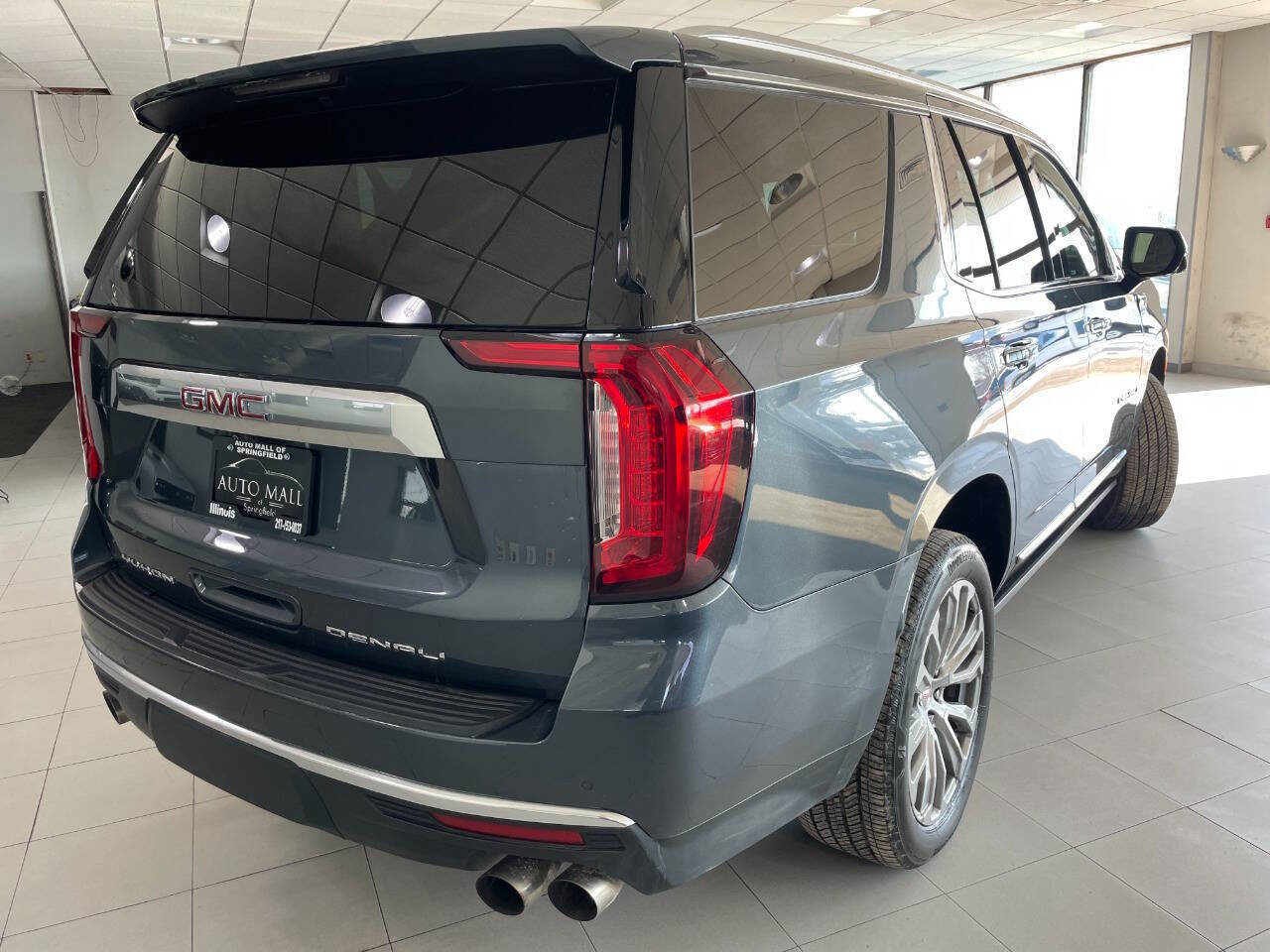 Used 2021 GMC Yukon Denali w/ Denali Premium Package image 9
