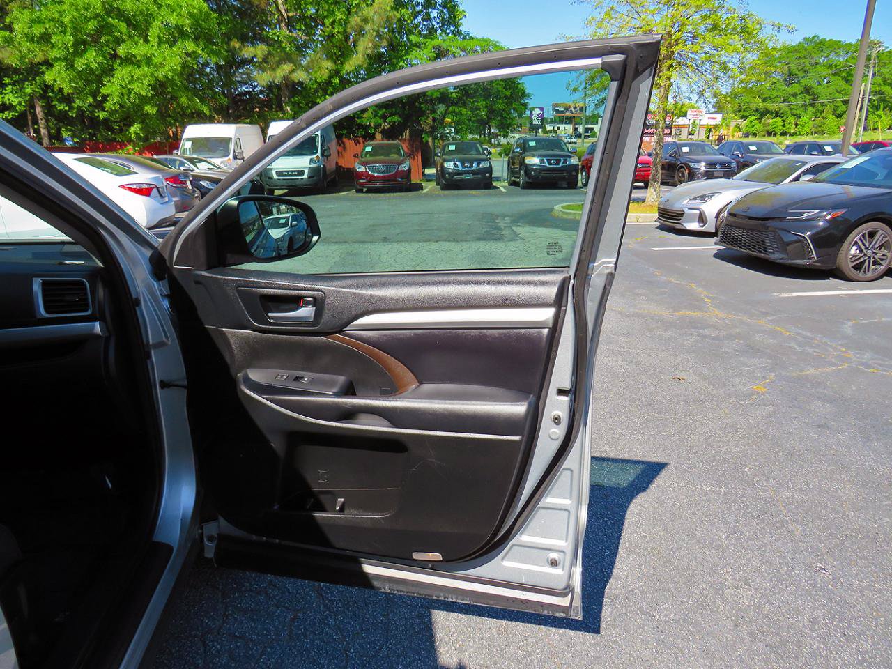 Used 2018 Toyota Highlander XLE FWD image 23