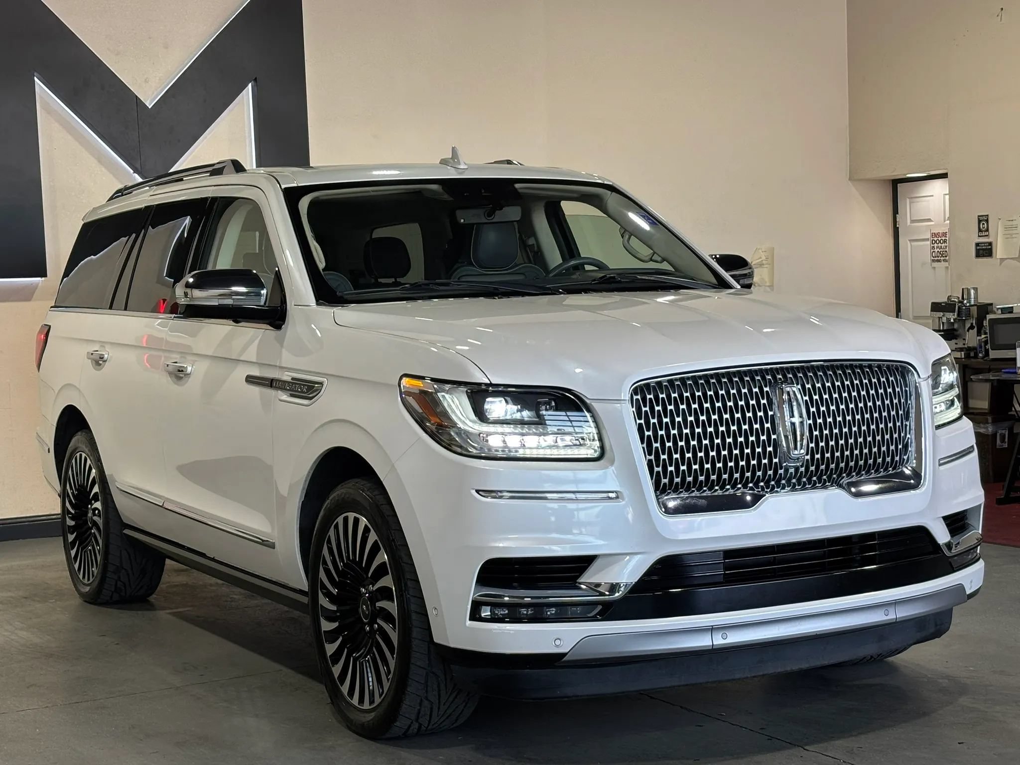 Used 2018 Lincoln Navigator Black Label AWD/4WD image 2