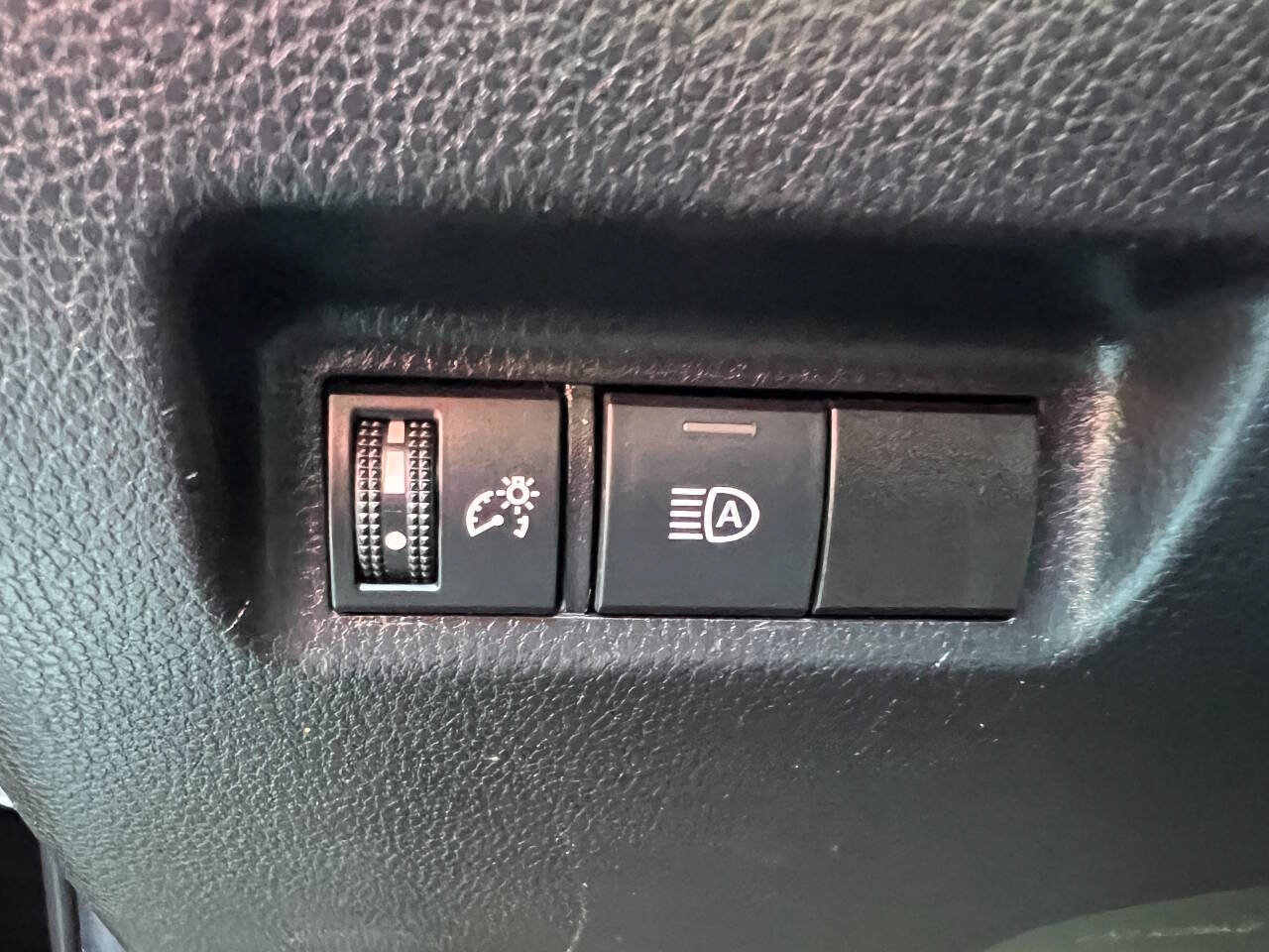 Used 2021 Toyota RAV4 XLE AWD/4WD image 12