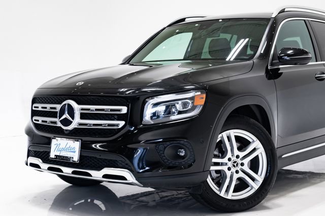 Used 2023 Mercedes-Benz GLB 250 4MATIC w/ Premium Package image 2