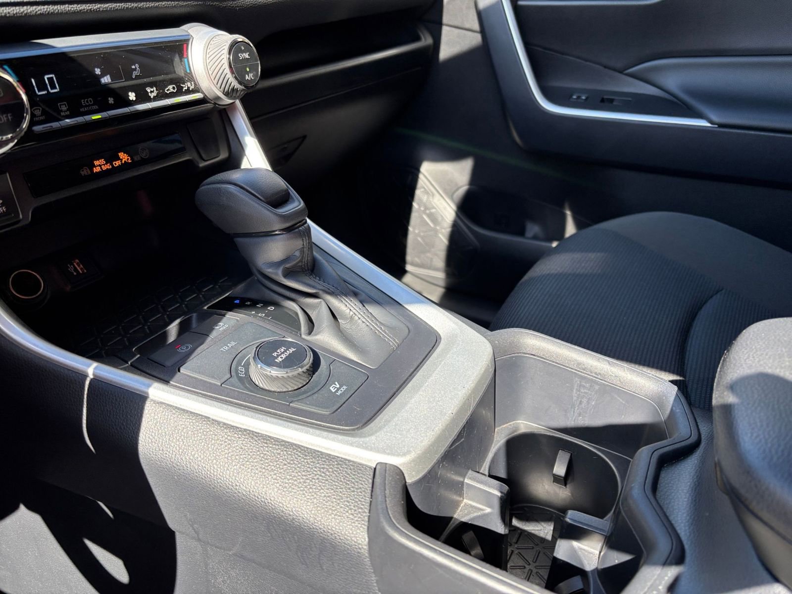 Used 2025 Toyota RAV4 LE image 41