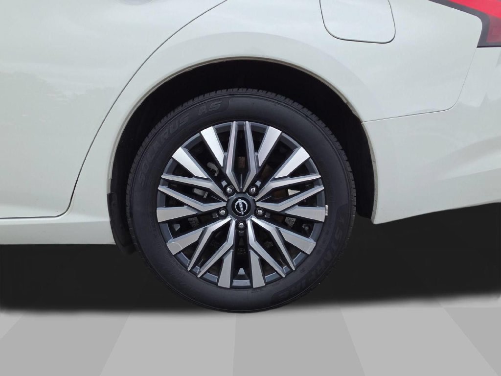 Used 2025 Nissan Altima 2.5 SV FWD image 11