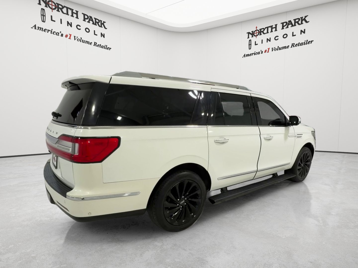 Used 2021 Lincoln Navigator L Reserve RWD image 5