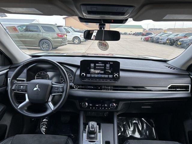 Used 2024 Mitsubishi Outlander SE image 10