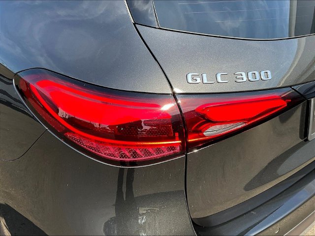Used 2026 Mercedes-Benz GLC 300 4MATIC image 25