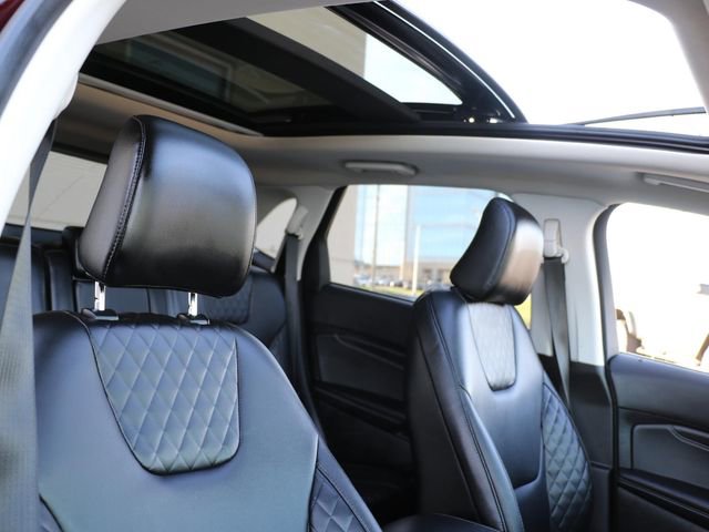 Used 2023 Ford Edge Titanium w/ Class II Trailer Tow Package AWD/4WD image 8