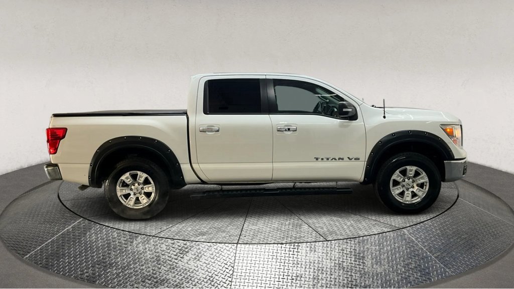 Used 2018 Nissan Titan SV image 8