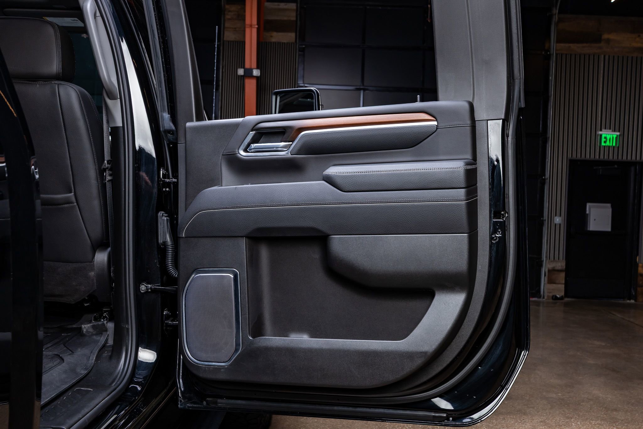 Used 2025 GMC Sierra 2500 Denali w/ Denali Reserve Package image 39