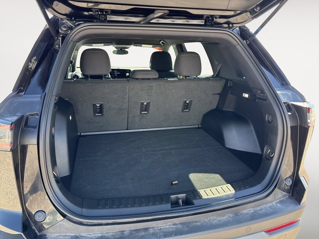 Used 2025 Chevrolet Equinox LT AWD/4WD image 12