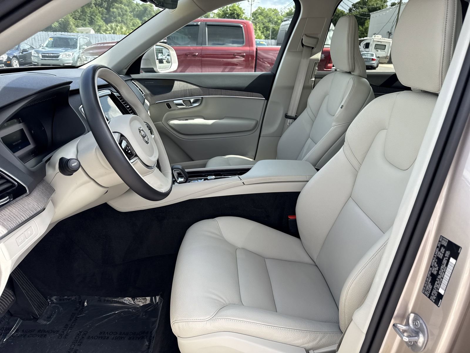 Used 2024 Volvo XC90 T8 Plus w/ Protection Package Premier image 9