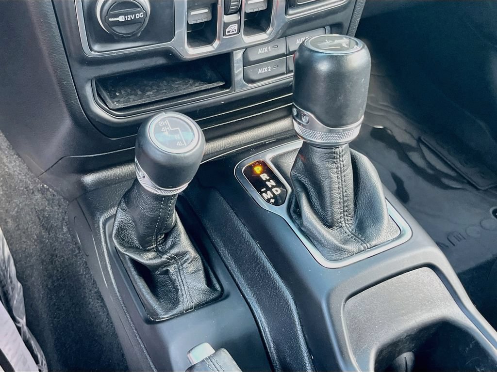 Used 2023 Jeep Wrangler Unlimited Sahara AWD/4WD image 17