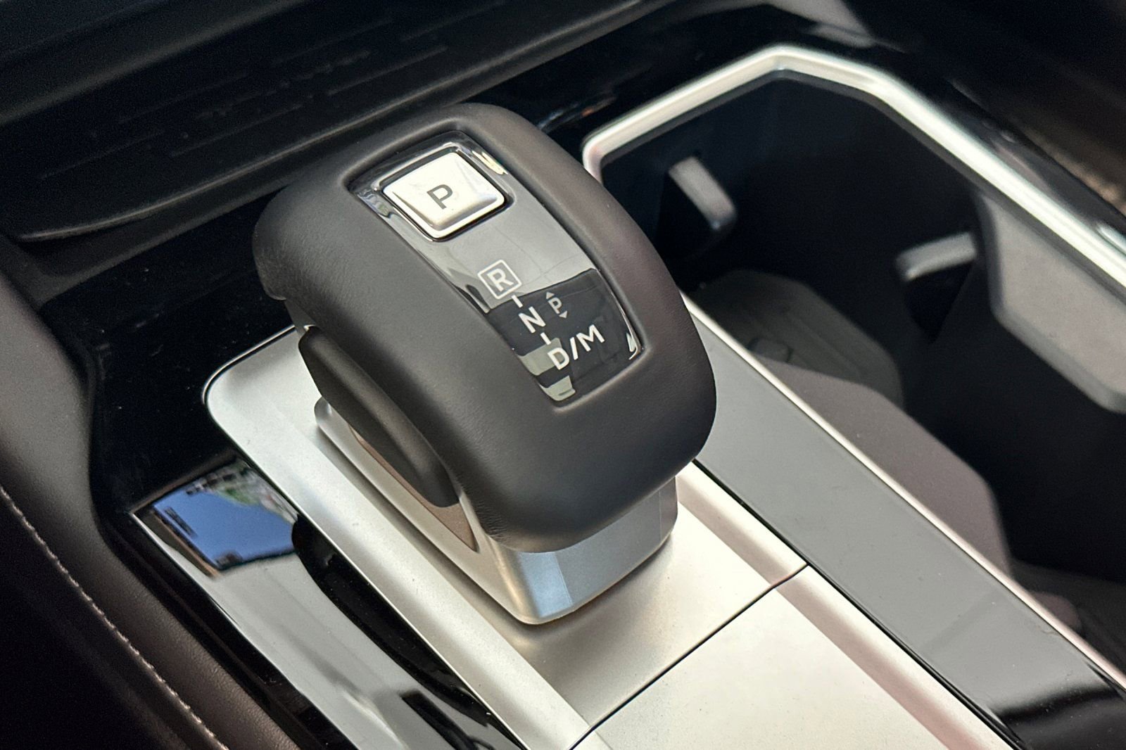 New 2025 Mitsubishi Outlander SE image 21