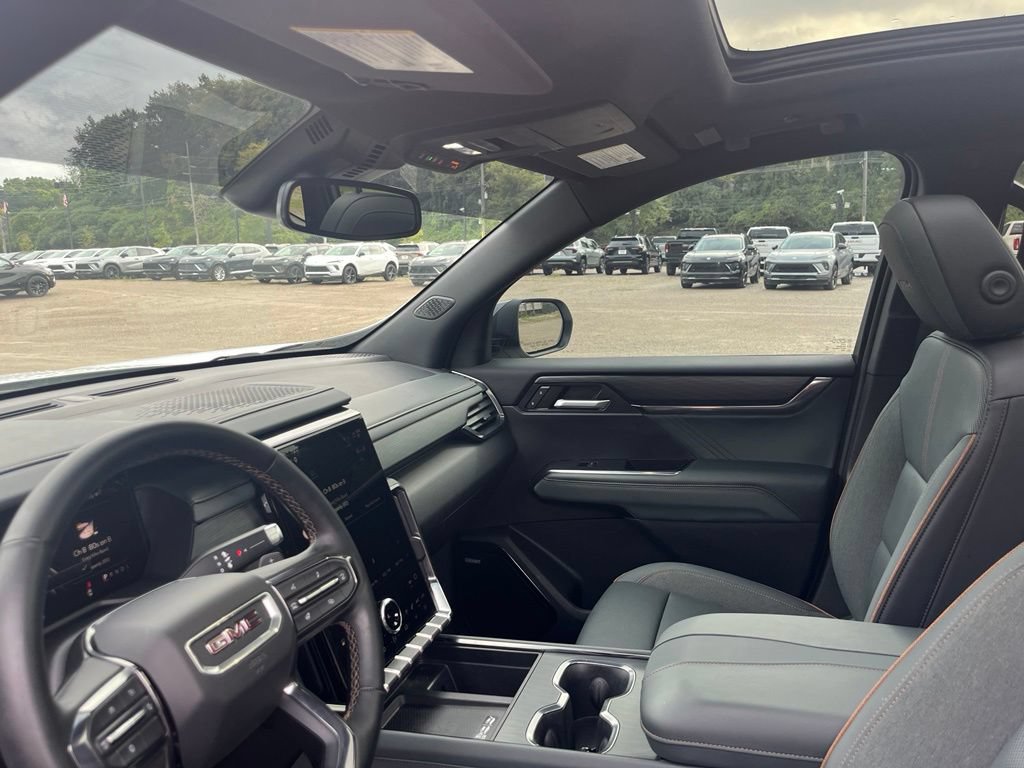 Used 2024 GMC Acadia AT4 w/ Luxury Package AWD/4WD image 16