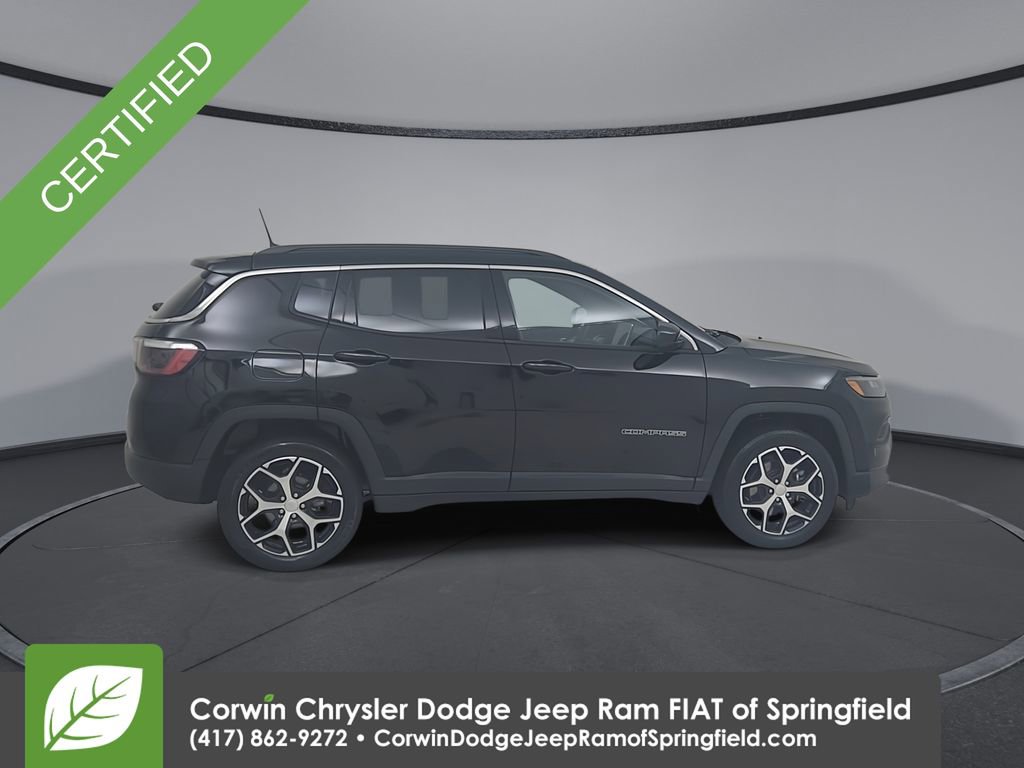 Used 2024 Jeep Compass Latitude image 16