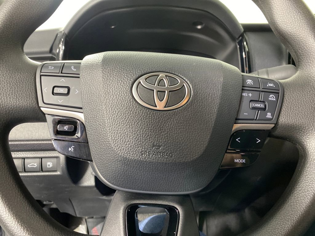 Used 2025 Toyota Camry LE w/ Convenience Package image 13