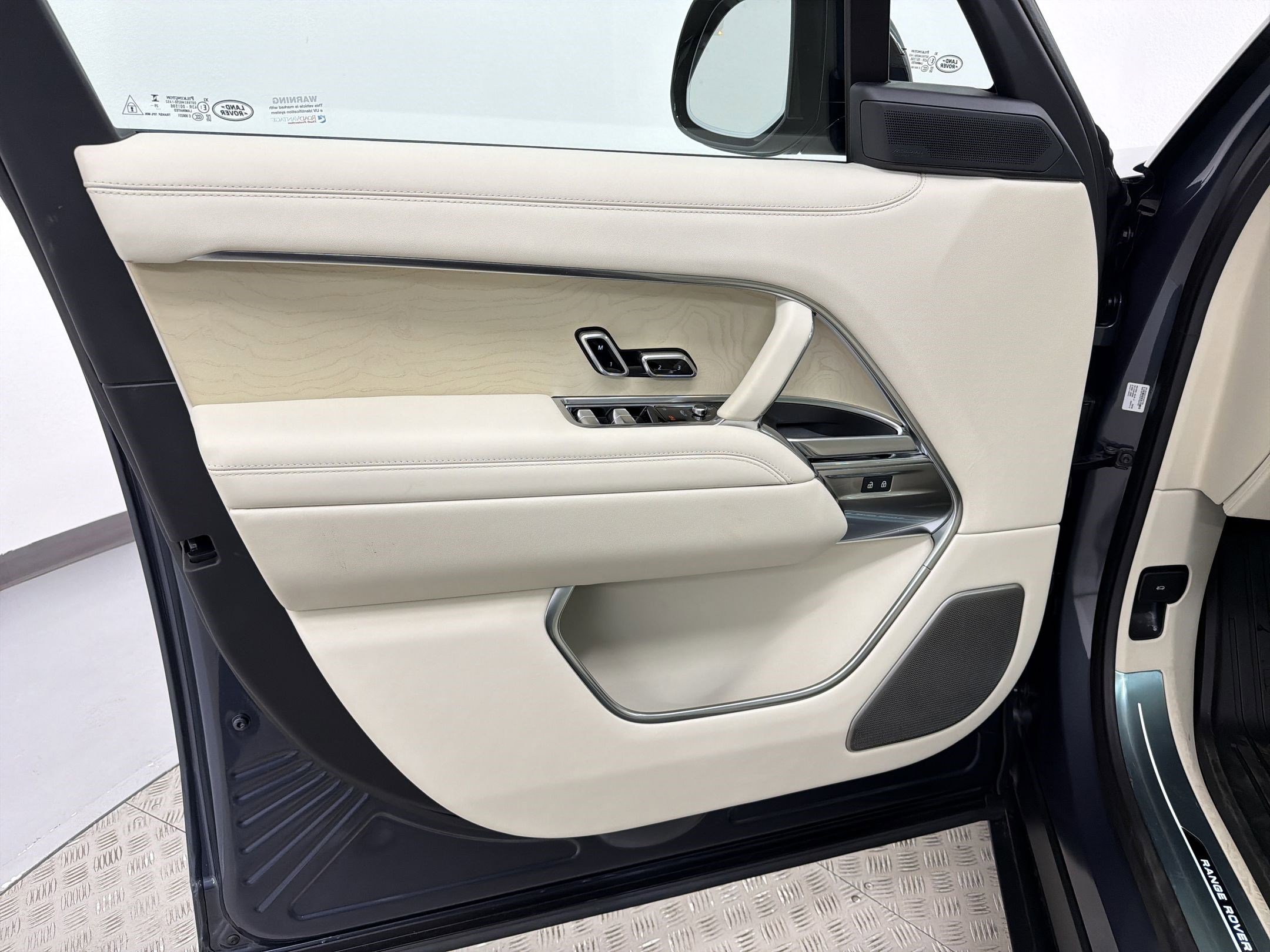 New 2026 Land Rover Range Rover SV image 19