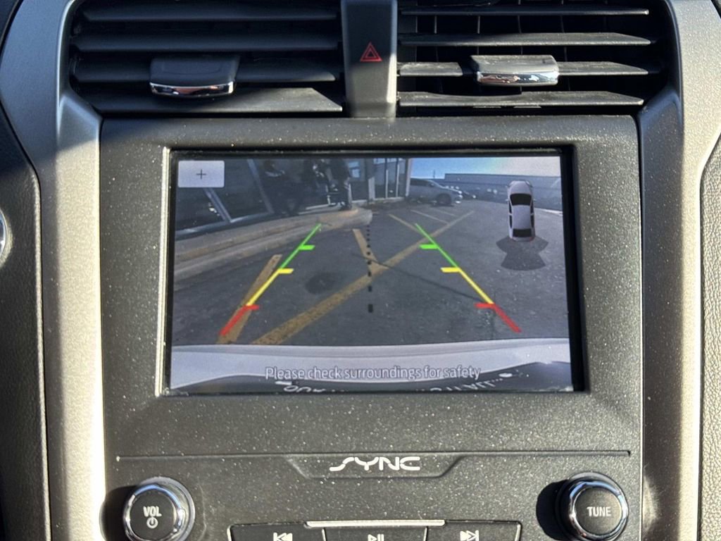 Used 2020 Ford Fusion SEL FWD image 27