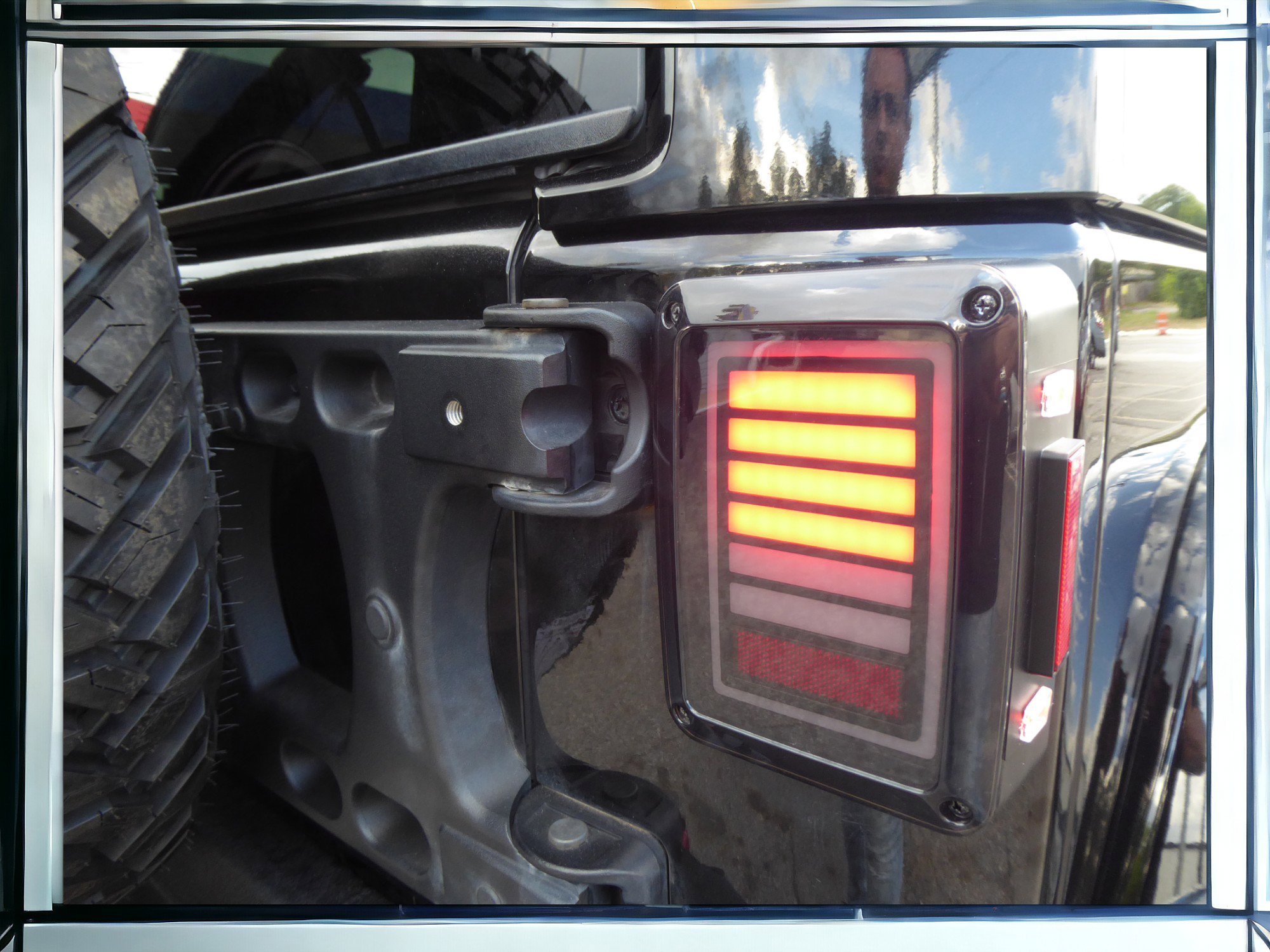 Used 2017 Jeep Wrangler Unlimited Sahara w/ Connectivity Group image 15