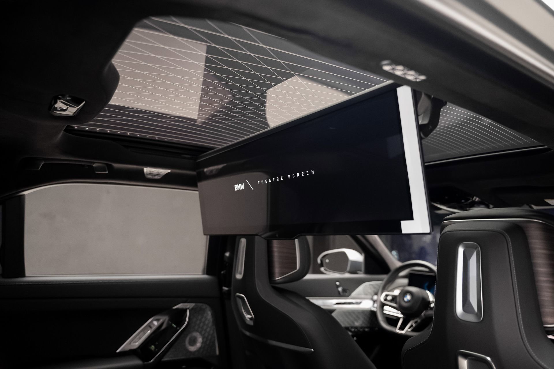 Used 2023 BMW 760i xDrive w/ Executive Package image 3