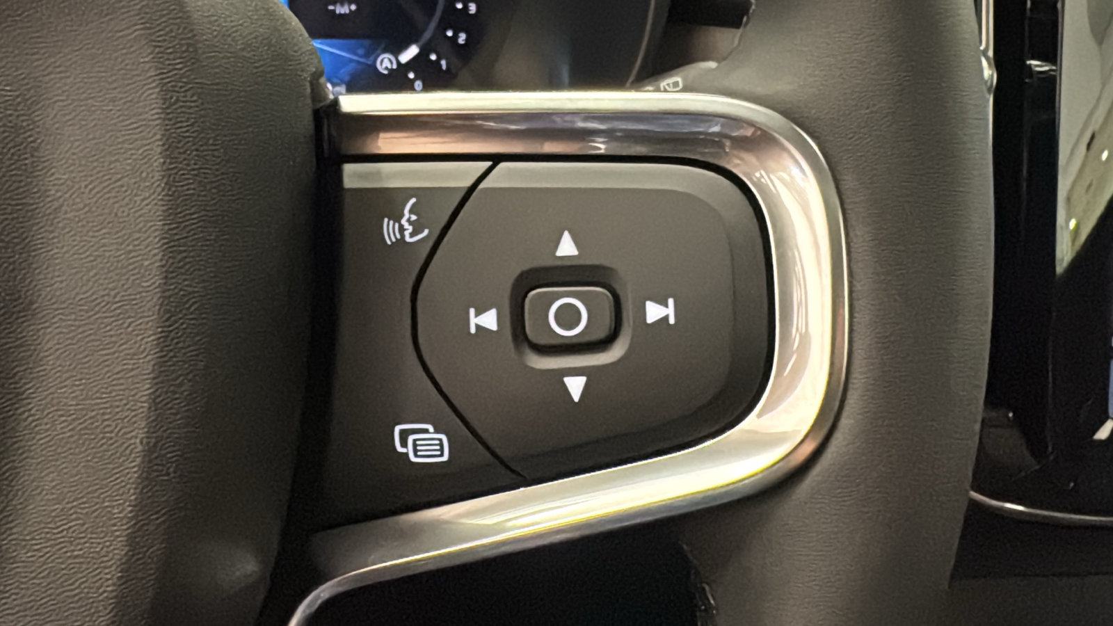 New 2026 Volvo XC40 B5 Plus w/ Climate Package AWD/4WD image 14