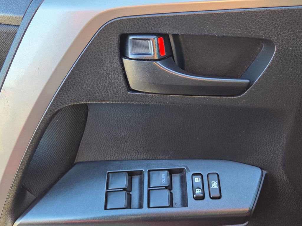 Used 2017 Toyota RAV4 LE image 29