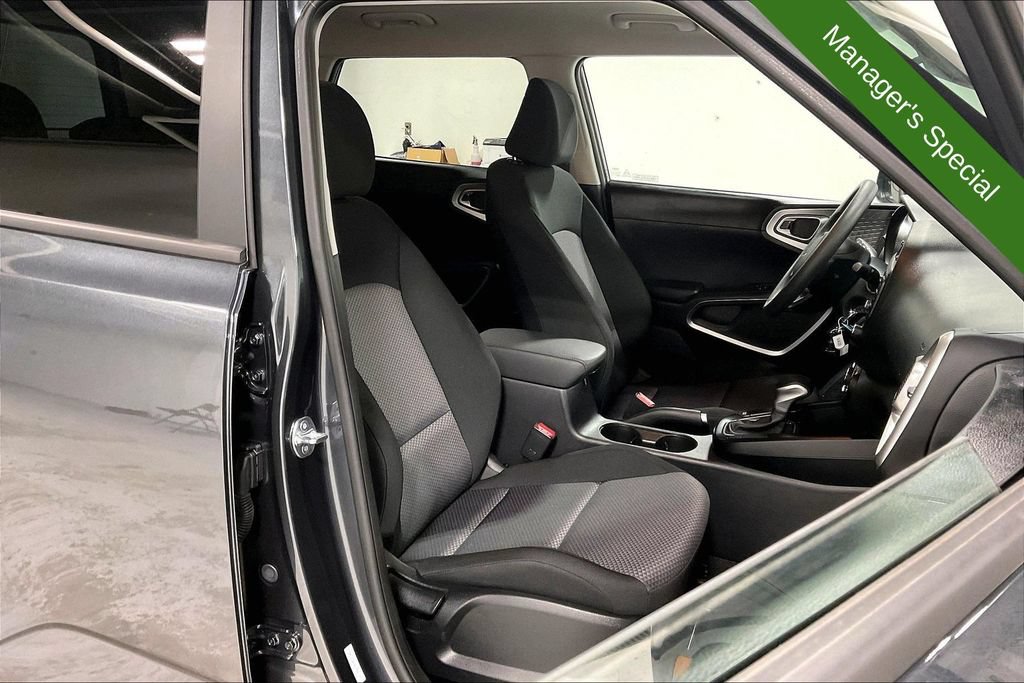 Used 2025 Kia Soul LX w/ LX Technology Package FWD image 9
