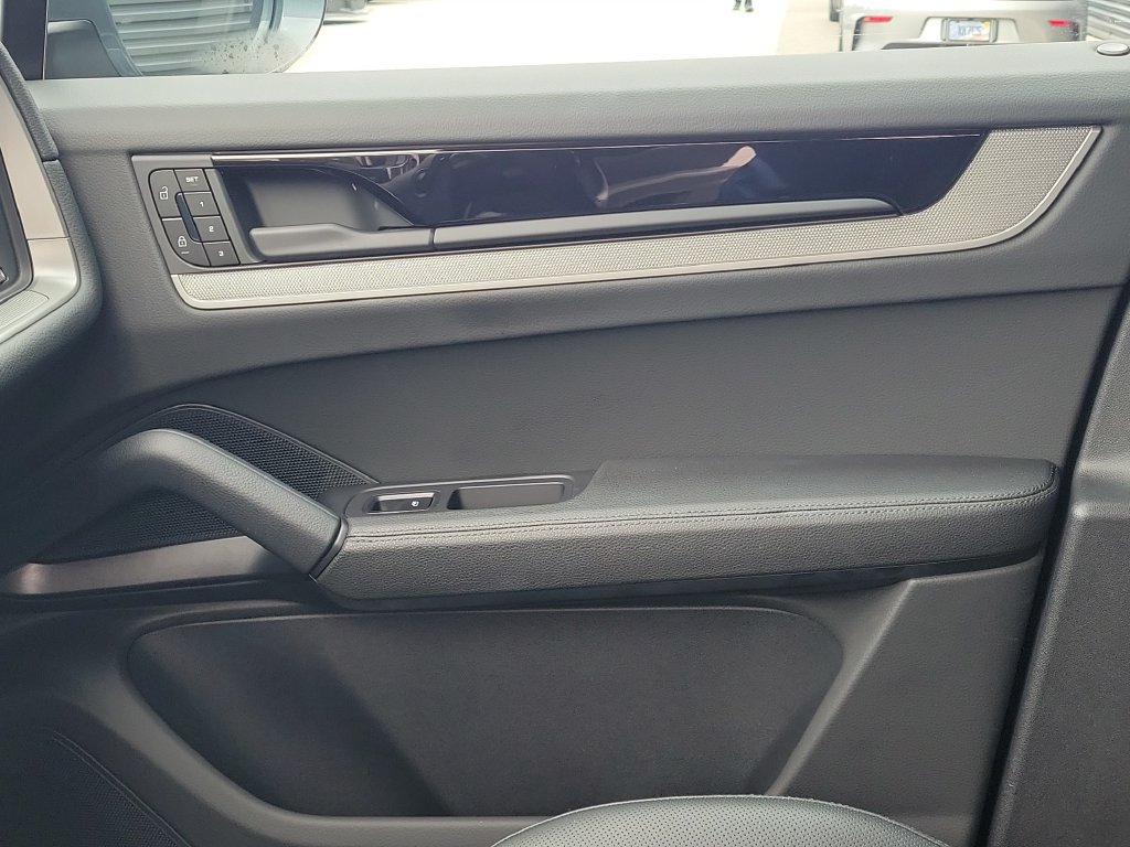 Certified 2026 Porsche Cayenne AWD/4WD image 23