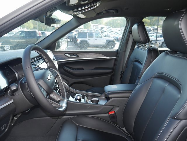 New 2025 Jeep Grand Cherokee L Limited w/ Black Appearance Package image 2