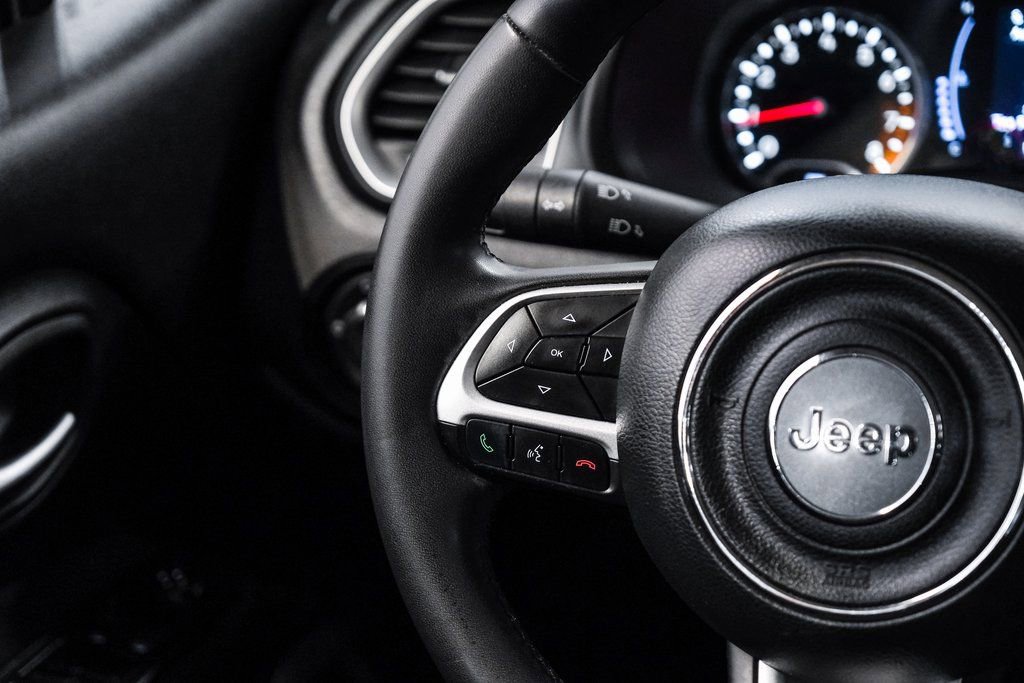 Used 2018 Jeep Renegade Latitude FWD image 21