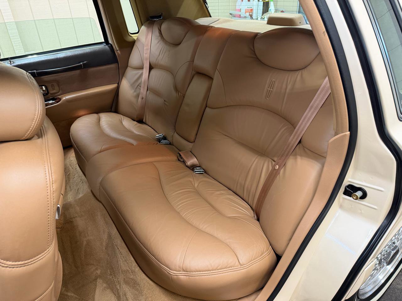 Used 1996 Lincoln Town Car Signature image 24