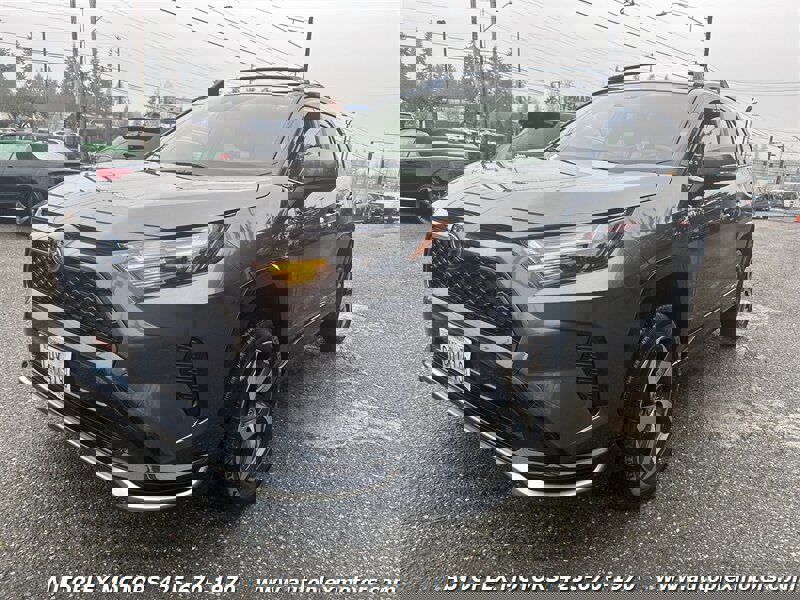 Used 2023 Toyota RAV4 SE image 3