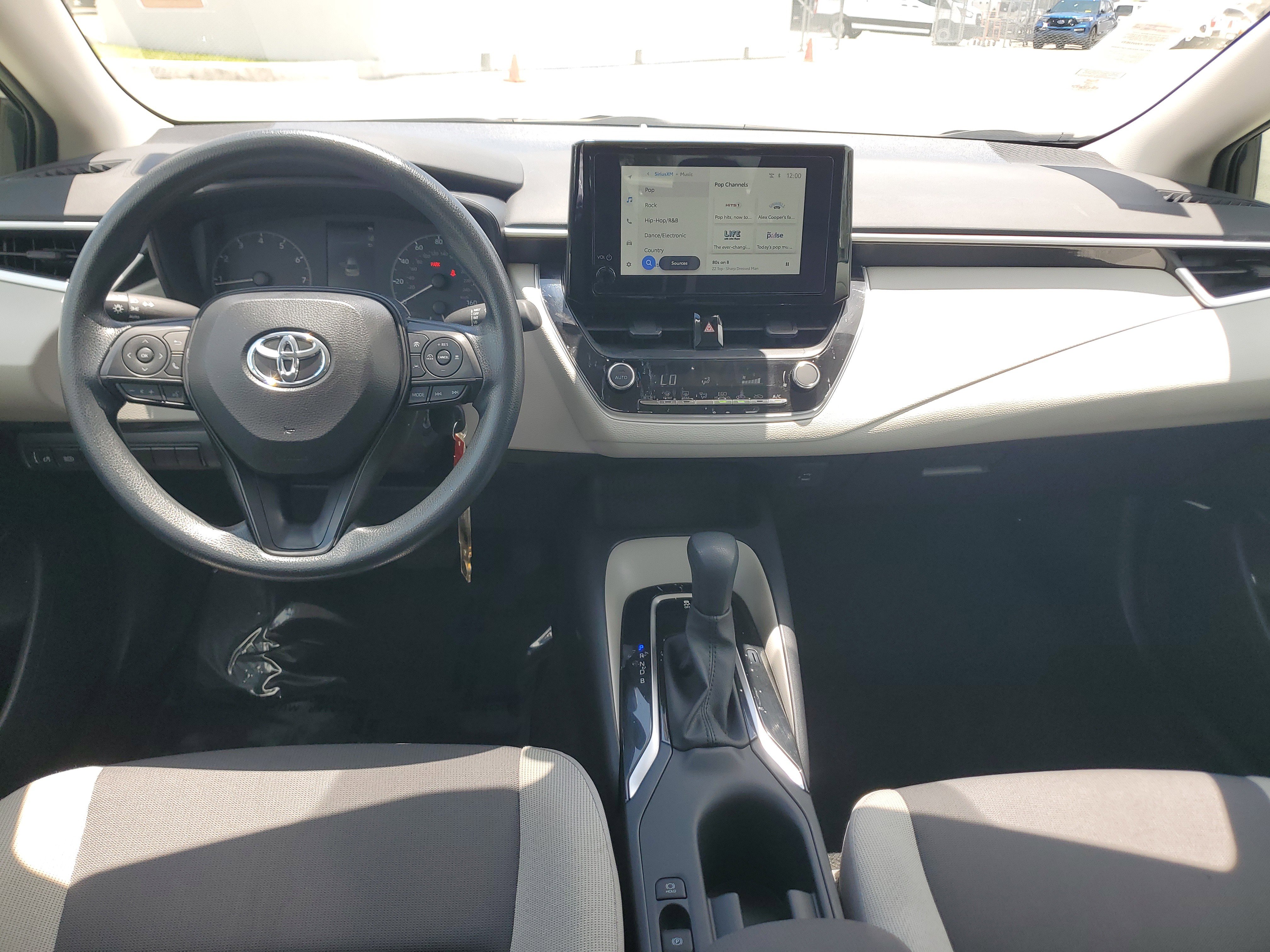 Used 2025 Toyota Corolla LE FWD image 14