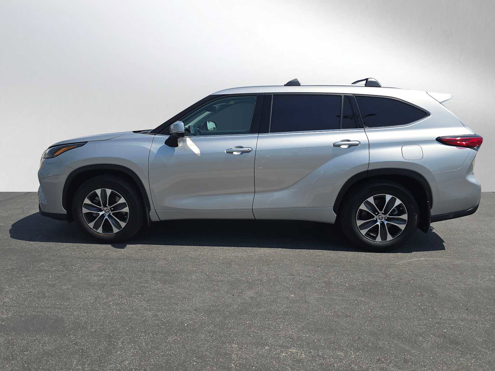 Used 2022 Toyota Highlander XLE image 6