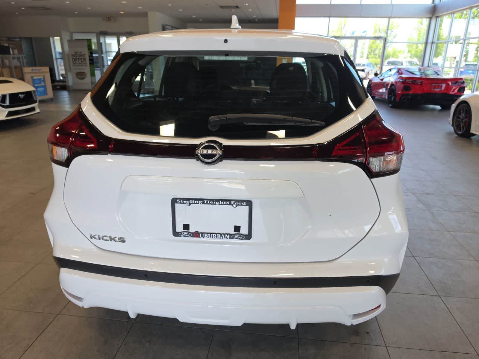 Used 2022 Nissan Kicks S FWD image 9