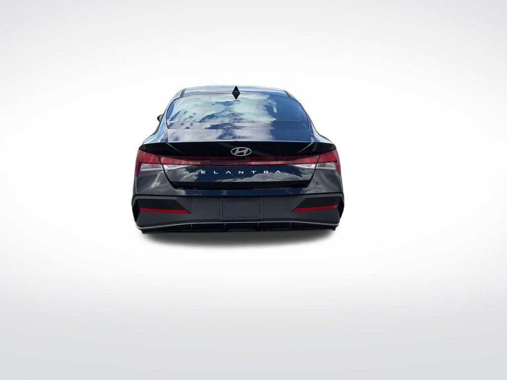 Used 2026 Hyundai Elantra Sport FWD image 4